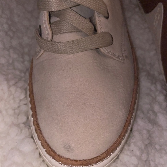 UGG Kallisto Leather Australian Beige Sneakers; Barely Worn; Women's Size 6 - Picture 2 of 2